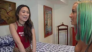 hey, minnie scarlet and vanessa skye dive into a hot threesome with big cock sucking 😈🍆