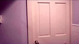 hey, minnie scarlet and vanessa skye dive into a hot threesome with big cock sucking 😈🍆