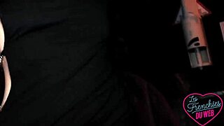 Lola Douce Coquine Soffre Deux Énormes Bites