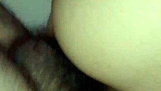 Mami spreads perfectly with young hung guy 😍
