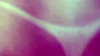 com plug no cuzinho ninfetinha loirinha seduz o melhor amigo do seu esposo e pede pra ele foder sua buceta e depois o cuzinho até encher ele de porra