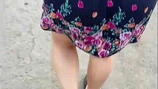 ¡Dios! Esta madura puta culona exhibicionista me da anal al aire libre en la calle 😈🍑