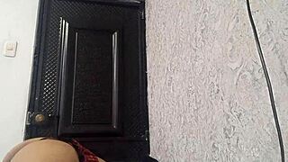 Exotic dancer warms up by showing her open pussy 😏