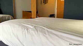 Woman and man end up sharing a bed during their hotel stay unexpectedly