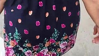 ¡Dios! Esta madura puta culona exhibicionista me da anal al aire libre en la calle 😈🍑