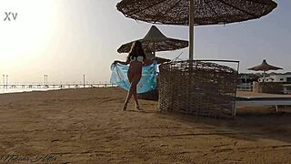 hey check me flashing big tits without panties on public beach 😏🏖️