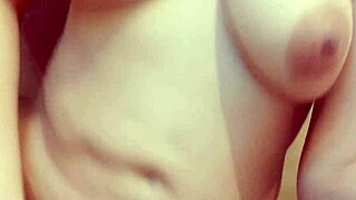 Jugando carnaval solita alguien que me acompa�e por favor quiero una buena verga