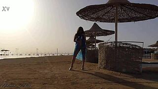 hey check me flashing big tits without panties on public beach 😏🏖️