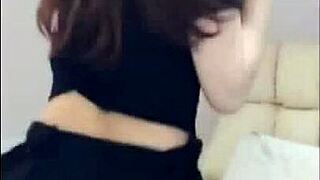 Sexy babe Chi Danny dances boldly on webcam