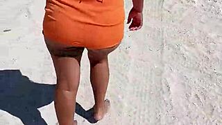 Mexicana Puta Exhibe Sus Tetas Y Culo Y Es Manoseada En Playa Pública En Mexico