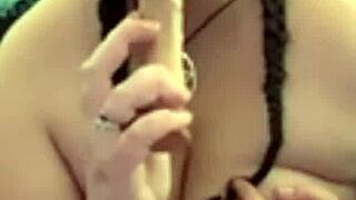 Kandy Kane the chubby housewife gives a deepthroat blowjob in this homemade bbw scene.