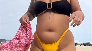 Swollen Pussy In Tight Yellow Bikini Draws Attention On USA Beach!