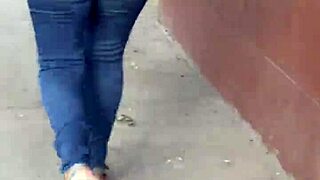 Hey, check out this curvy Latina in jeans!