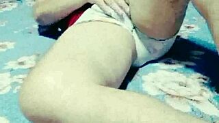 i uh, feel so crazy showin' off my sexy flashin' in this exotic massage solo