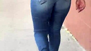 Hey, check out this curvy Latina in jeans!