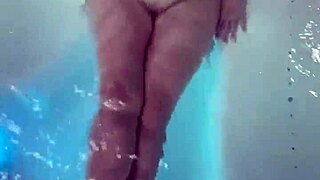 WET MILF SHAKES HUGE NATURAL TITS IN AMATEUR HOMEMADE CLIP