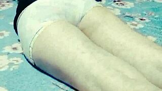 i uh, feel so crazy showin' off my sexy flashin' in this exotic massage solo