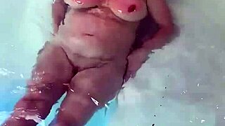 WET MILF SHAKES HUGE NATURAL TITS IN AMATEUR HOMEMADE CLIP