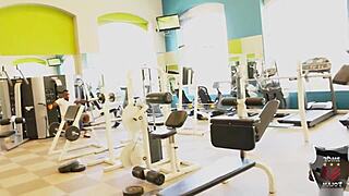 I love how chunky Sofia Rose gets dicked hard on the kitchen counter by Rome Major