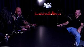 Levou uma surra de bunda da morena mas pediu arrego então pediu pro apresentador que a deixou de peitos de fora com carlos urach 😈