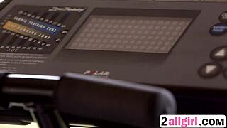 Glamour Babes Smoking Hot Pussy Kissingacruz-1