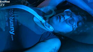 oh i give the perfect footjob to any foot-loving guy out there