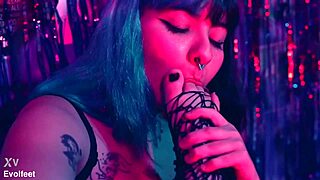 Pretty small feet for jerking