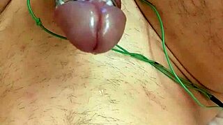 quick solo orgasm with e-stim 😍
