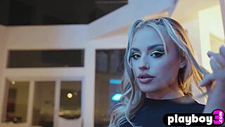 Big ass blonde MILF Anna Claire Clouds contrasts bubble butt with small tits while posing naked solo