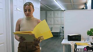 i uh love when my boss casey calvert and pa anna claire clouds get all close in the office