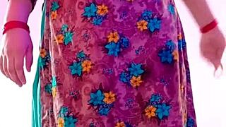 18 year old indian girl gets her sexy body leaked while showing off naked to boyfriend on video call?