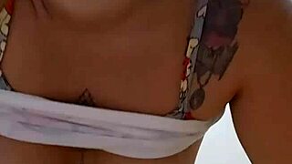 Young flasher tries to convince her man to leave his wife for her.