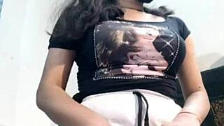 indian girl performs live video 😊