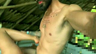 hago masajes en la playa a turistas rubias milf con buena musica para ganarme la vida 😎