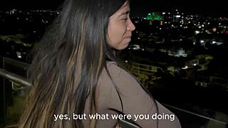 mexicana con tetas perfectas es follada por verga enorme en balcón mientras verito aguas recibe polla grande en su coño húmedo y estrecho.