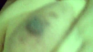 lambendo meus peitinhos e tocando minha bucetinha ate gozar venham ver junto comigo que delicia