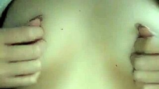 vietnam girl performs show