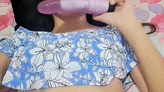 Porn Actress Yulieth Gomez Masturbates With Her Friends Dildo Casero Real!