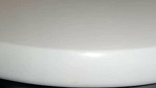 In a casual tale, Gretala notices strange rumori coming from the wc in her everyday setting