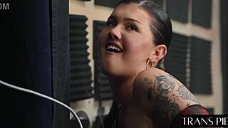 Pretty Shemale Daisy Taylor Gets Horny and Fucks with That Monster Cock 😍🍑