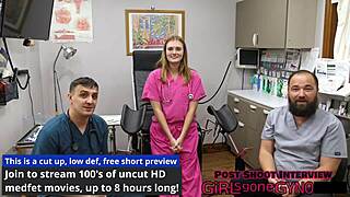 ¿Estás listo para ver el examen de estetoscopio de Tyler Lynn en backstage con guantes de látex?