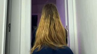 I absolutely adore showing off my big butt in these super tight leggings for solo fun