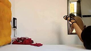 grabo a mi padrastro mientras me ve probandome ropa y termine con la polla dentro de mi coñito 😈🍆💦