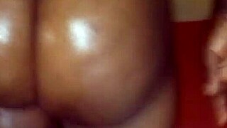 watch this big ass babe seduce with her juicy pussy