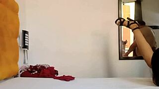 grabo a mi padrastro mientras me ve probandome ropa y termine con la polla dentro de mi coñito 😈🍆💦