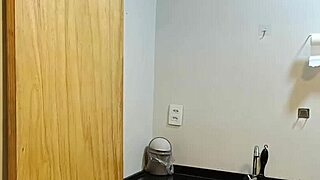 uhh hot brazilian fitness babe squats her athletic ass for neighbor