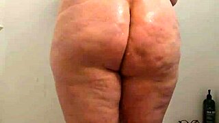 Voyeur Hidden Cam Catches Wet BBW Milf Shower Tease