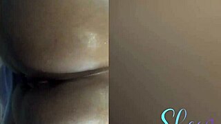 primeira vez dela... levou ferro no cu e gozada na buceta, vídeo amador real!