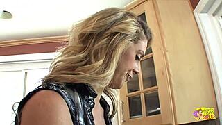 hey girl, after dishes wanna lick my tight pussy?