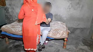 खूबसूरत देसी रंडी भाप वाली चुदाई में छुपी भूख जगाती है